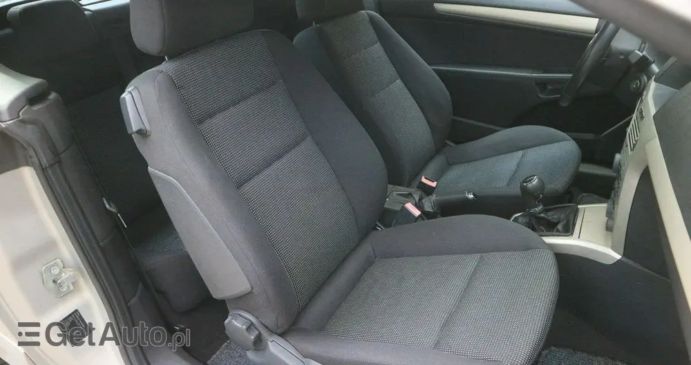 OPEL Astra GTC 1.6 Edition