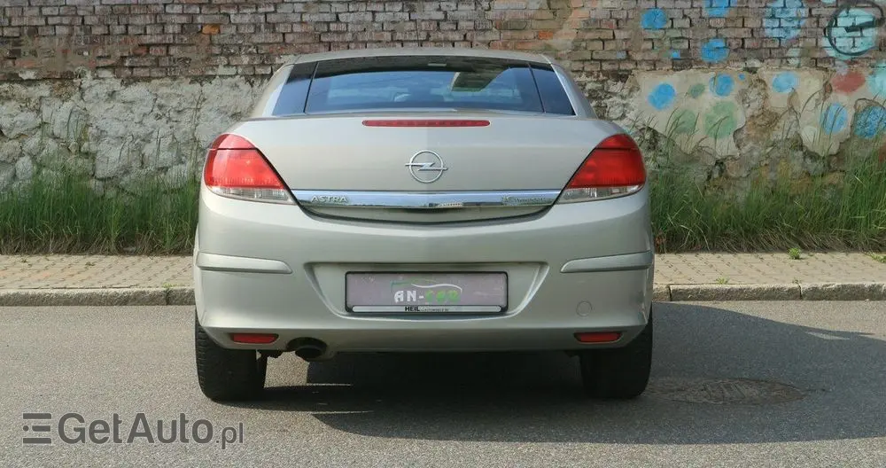 OPEL Astra GTC 1.6 Edition