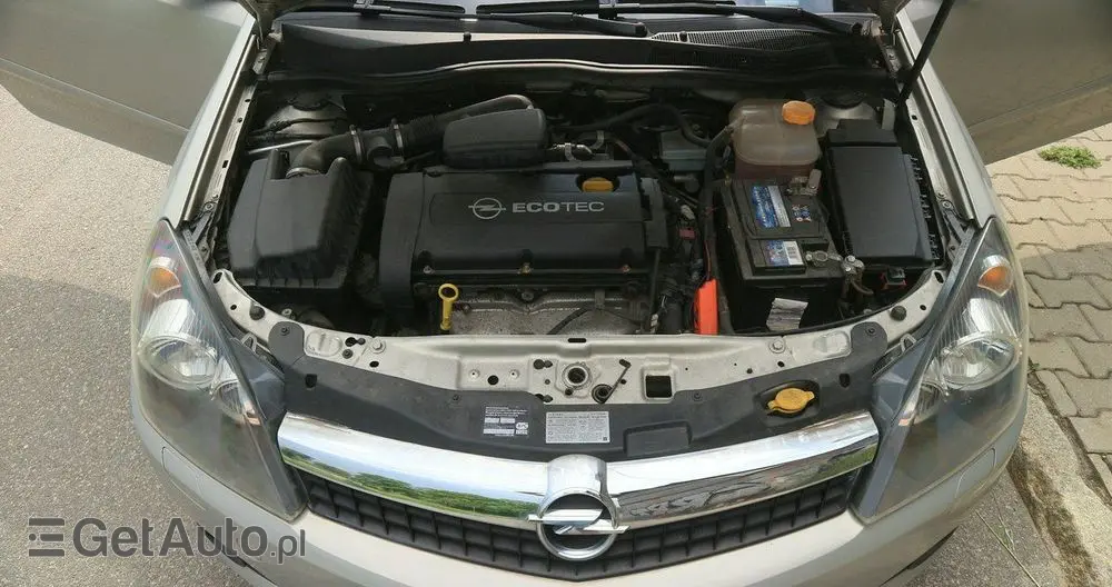 OPEL Astra GTC 1.6 Edition
