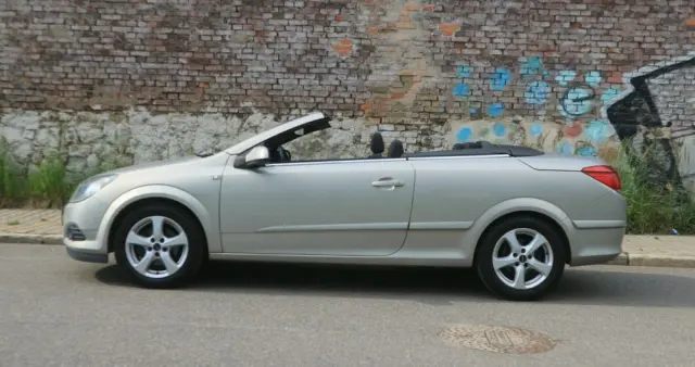 OPEL Astra GTC 1.6 Edition