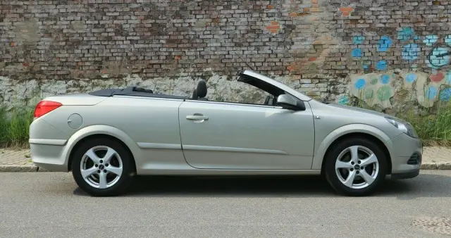 OPEL Astra GTC 1.6 Edition