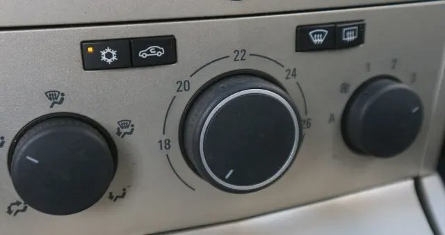 OPEL Astra GTC 1.6 Edition