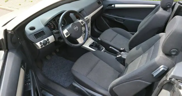 OPEL Astra GTC 1.6 Edition