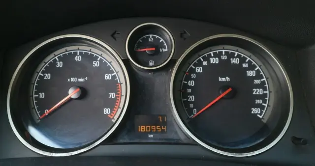 OPEL Astra GTC 1.6 Edition