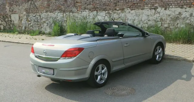 OPEL Astra GTC 1.6 Edition