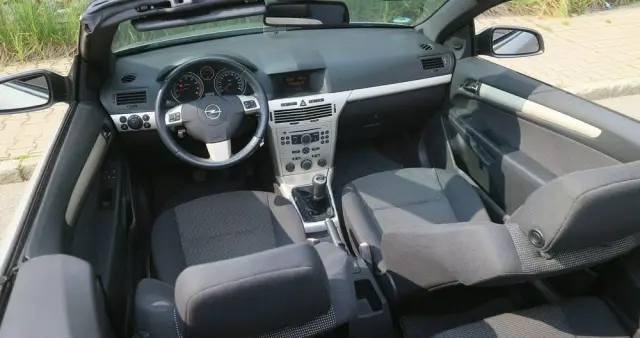 OPEL Astra GTC 1.6 Edition