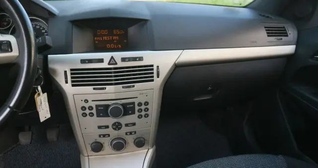 OPEL Astra GTC 1.6 Edition