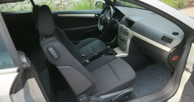 OPEL Astra GTC 1.6 Edition