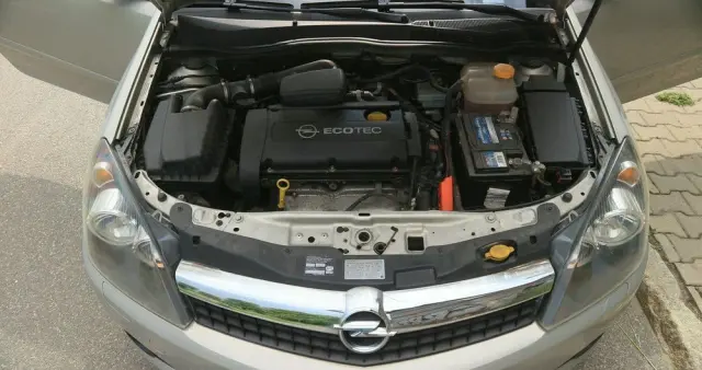 OPEL Astra GTC 1.6 Edition