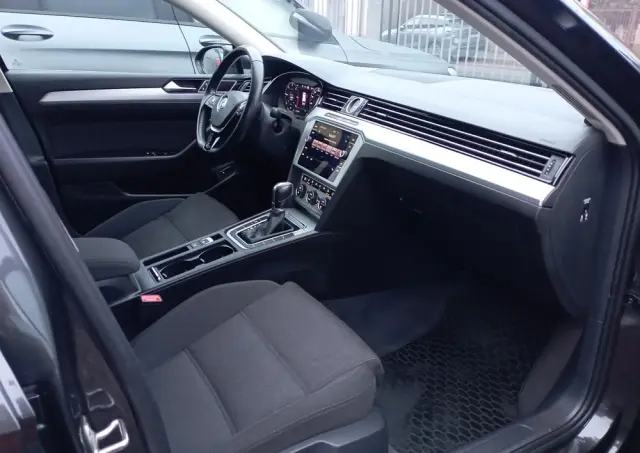 VOLKSWAGEN Passat Variant 2.0 TDI BMT SCR Highline DSG7