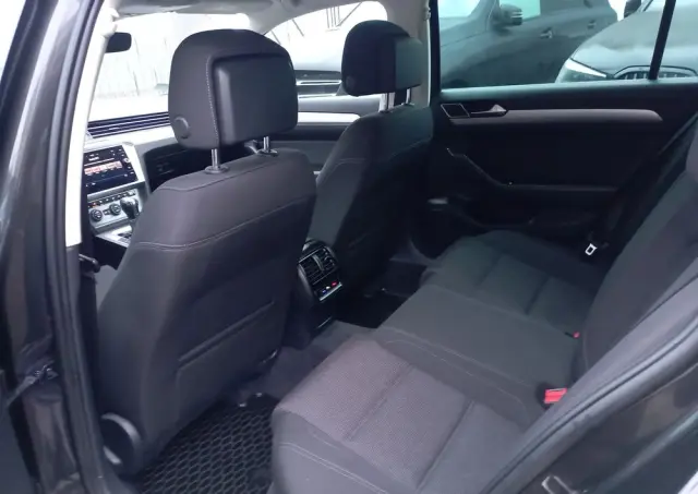 VOLKSWAGEN Passat Variant 2.0 TDI BMT SCR Highline DSG7