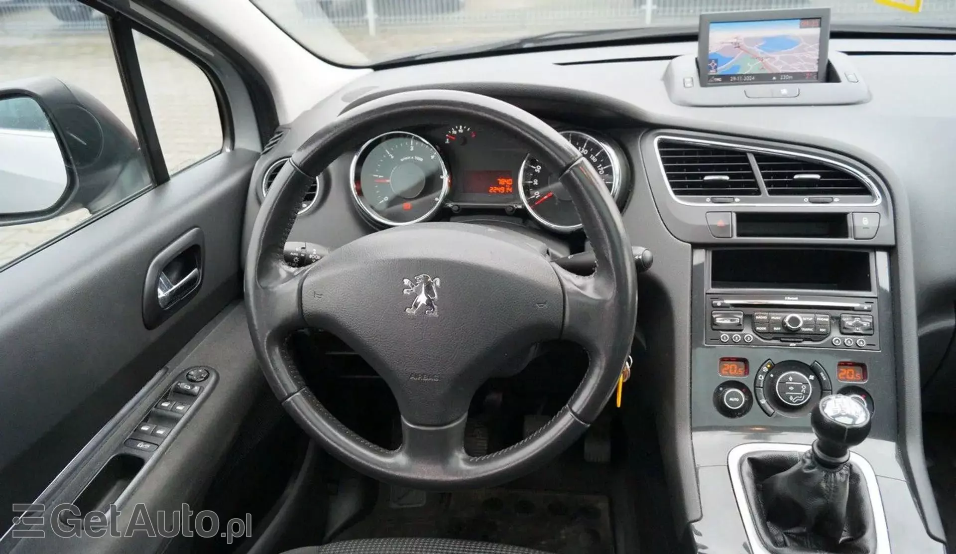 PEUGEOT 5008 