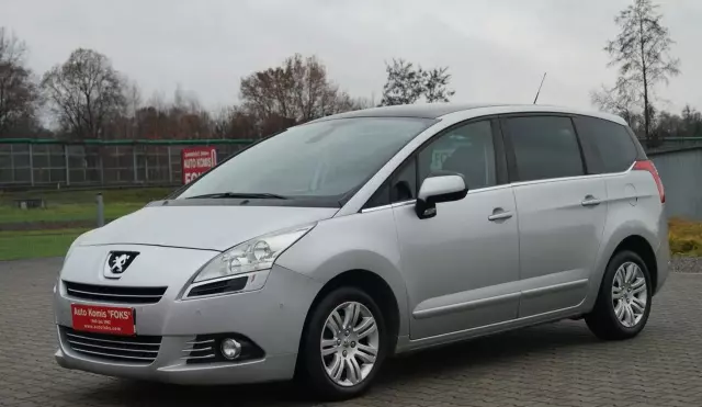 PEUGEOT 5008 