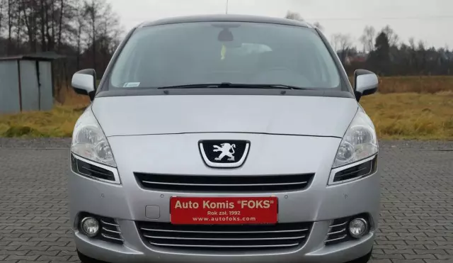 PEUGEOT 5008 