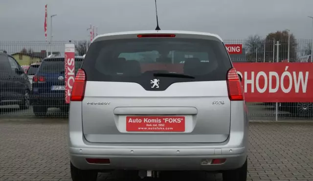 PEUGEOT 5008 