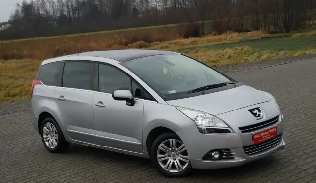 PEUGEOT 5008 