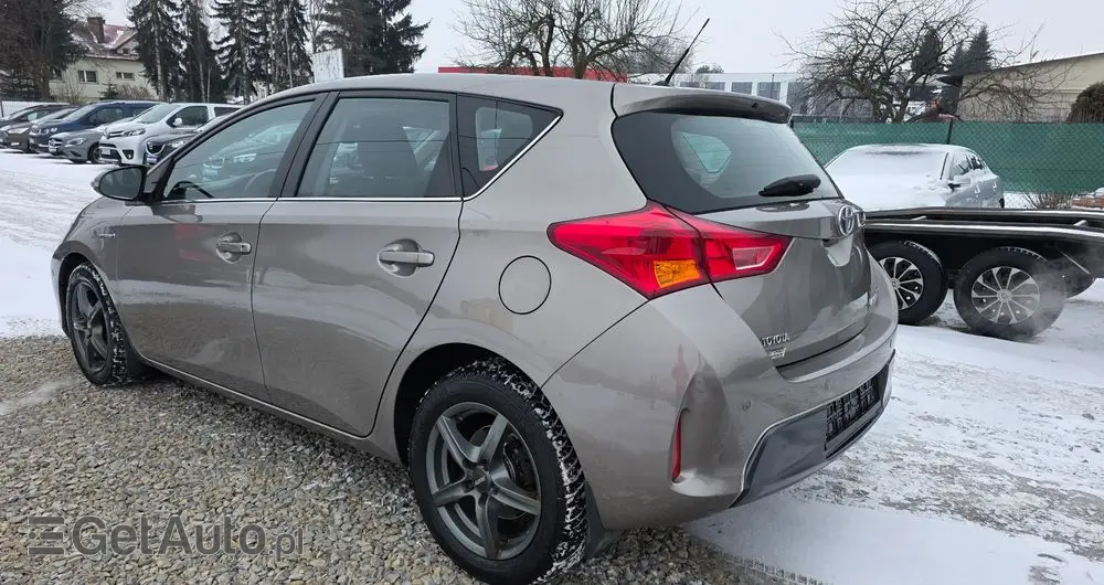 TOYOTA Auris 