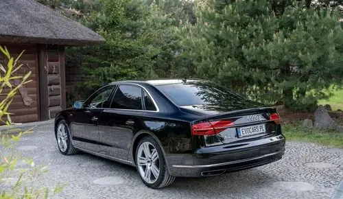 AUDI A8 