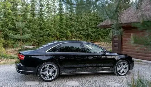 AUDI A8 