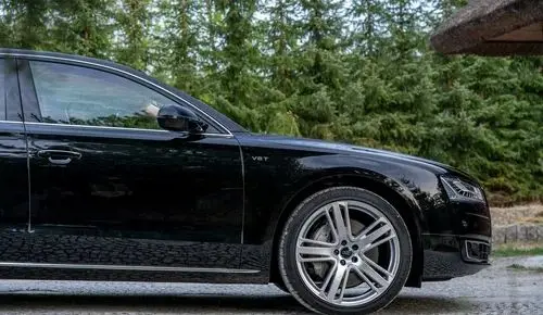 AUDI A8 