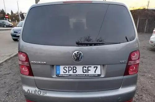 VOLKSWAGEN Touran 