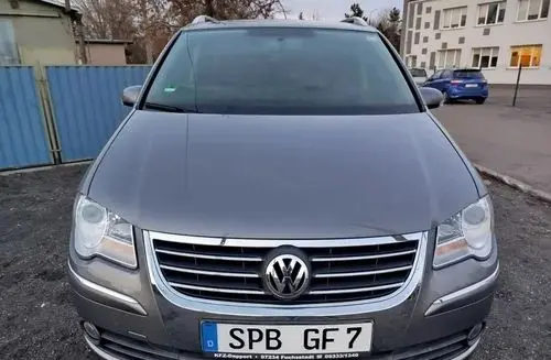 VOLKSWAGEN Touran 