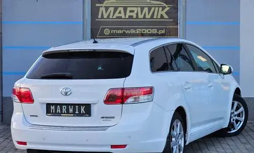 TOYOTA Avensis 