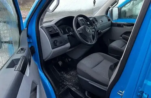 VOLKSWAGEN Transporter 