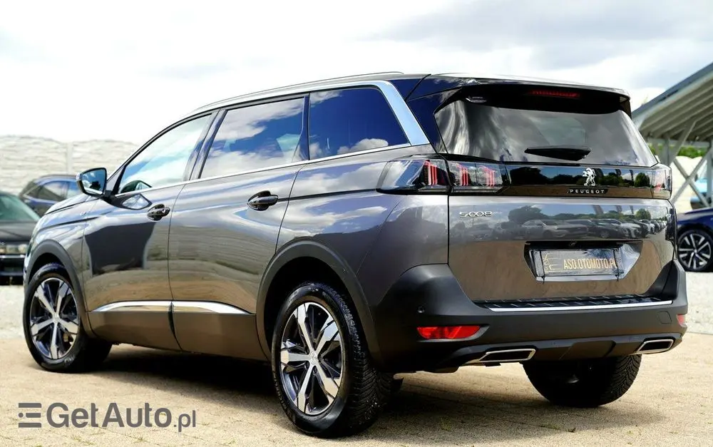 PEUGEOT 5008 