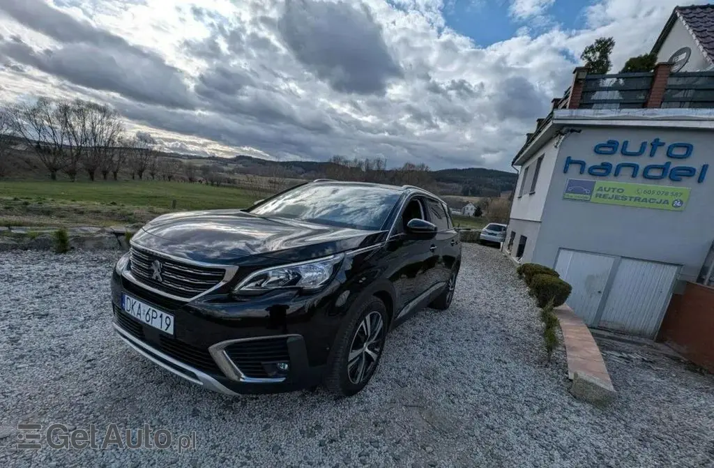 PEUGEOT 5008 