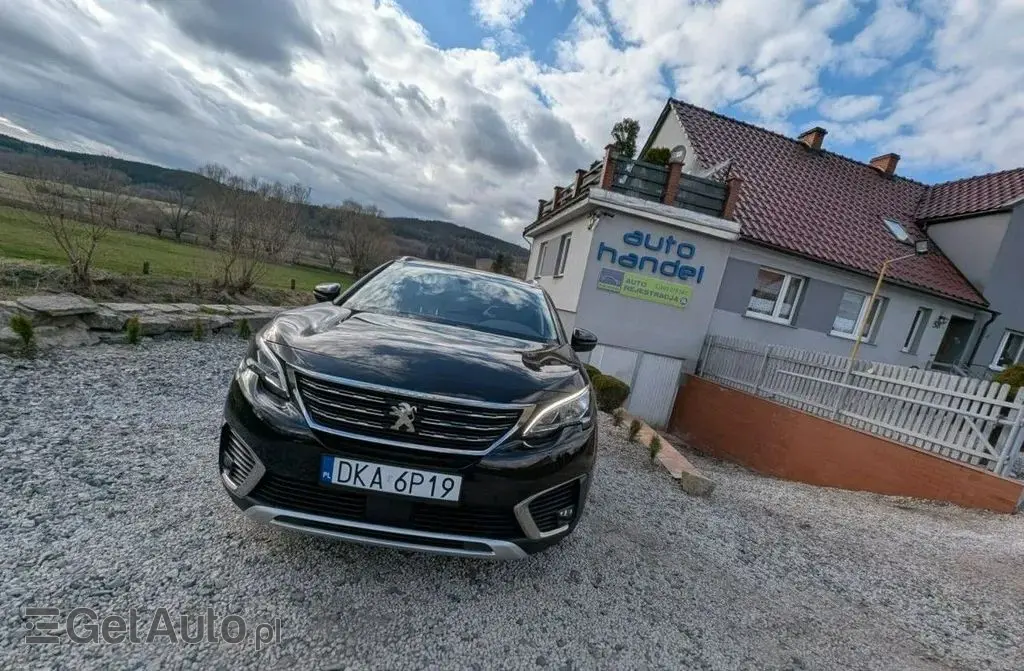PEUGEOT 5008 