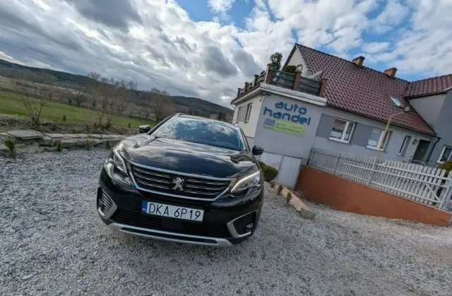 PEUGEOT 5008 
