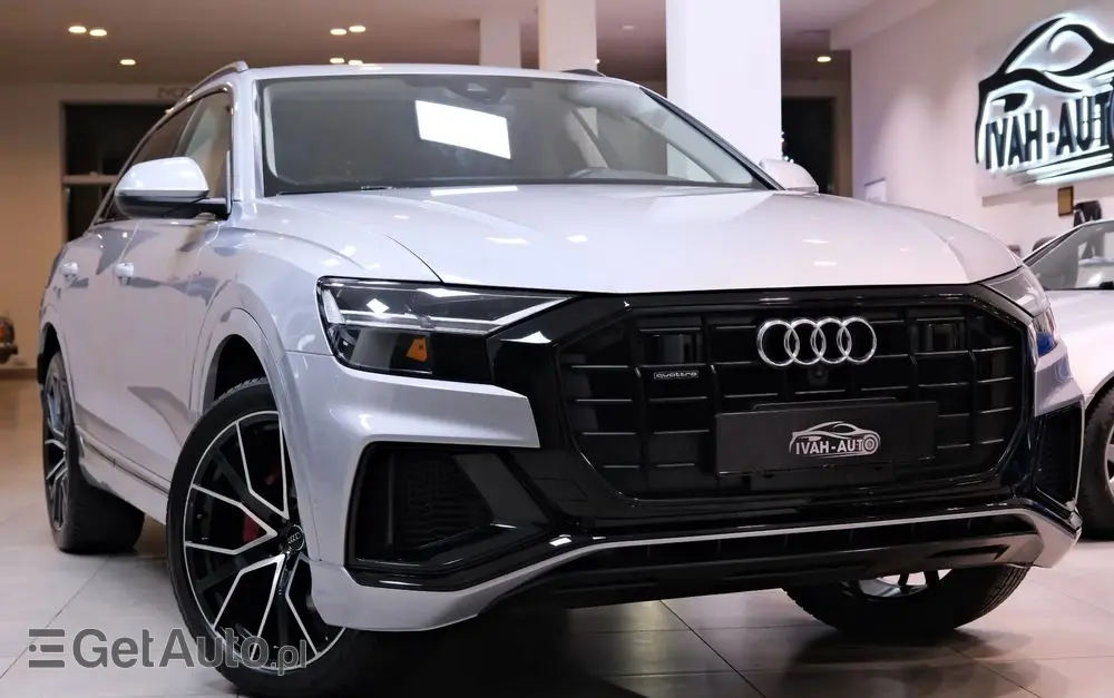 AUDI Q8 