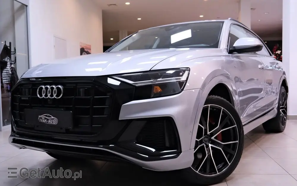AUDI Q8 