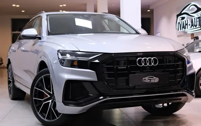 AUDI Q8 