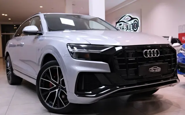 AUDI Q8 