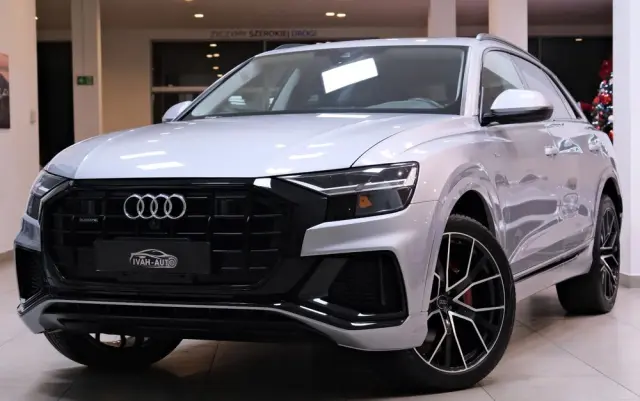 AUDI Q8 