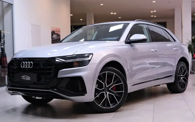AUDI Q8 
