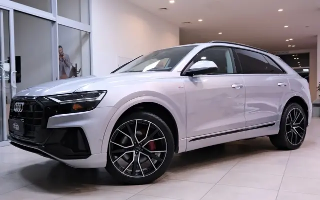 AUDI Q8 