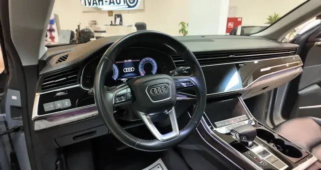 AUDI Q8 