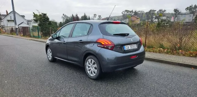 PEUGEOT 208 