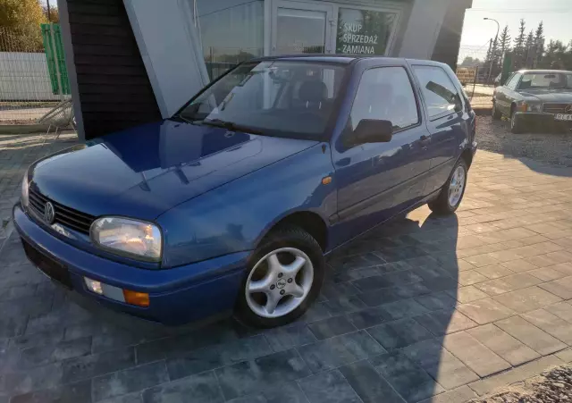 VOLKSWAGEN Golf 