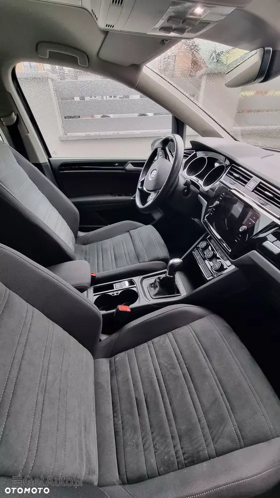 VOLKSWAGEN Touran Highline DSG