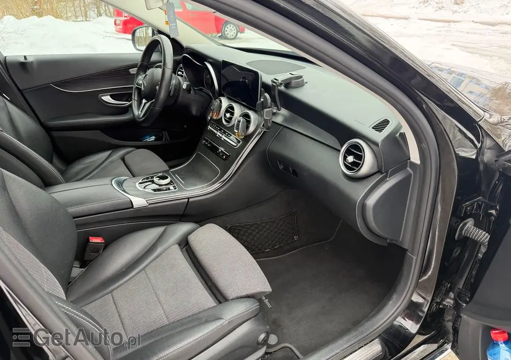 MERCEDES-BENZ Klasa C 180 Business Edition 9G-TRONIC