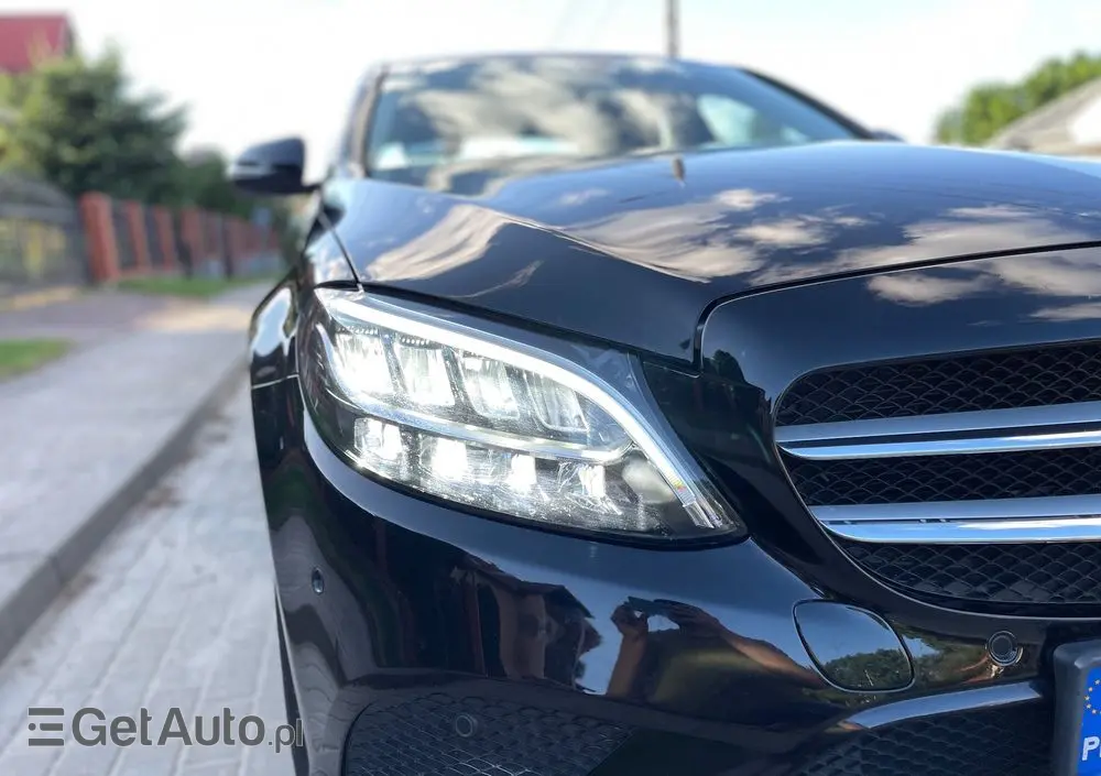 MERCEDES-BENZ Klasa C 180 Business Edition 9G-TRONIC