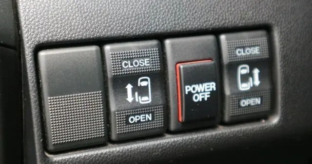 MAZDA 5 2.0 MZR-DISI i-stop Sports-Line