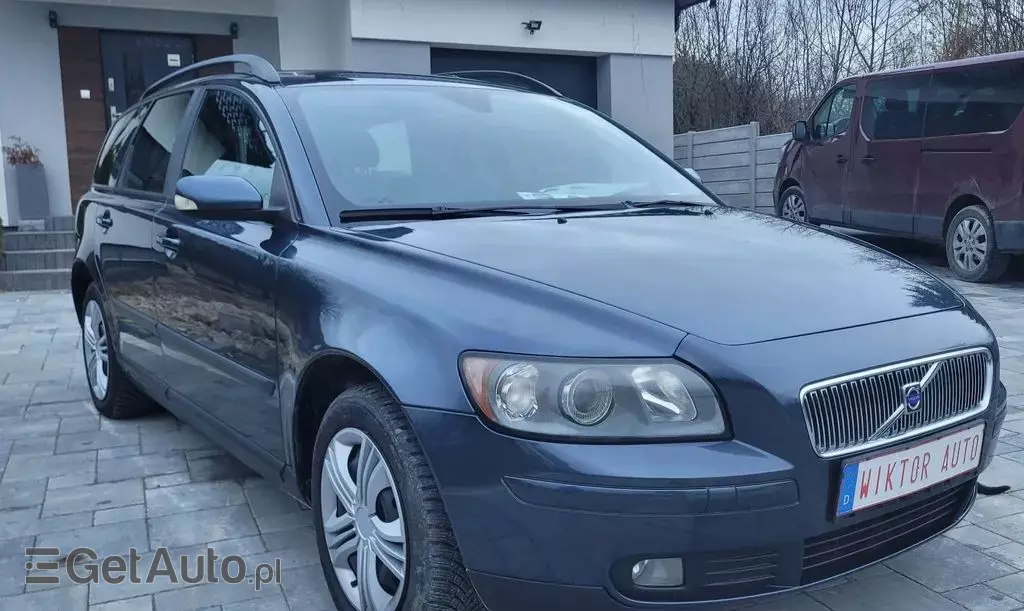 VOLVO V50 