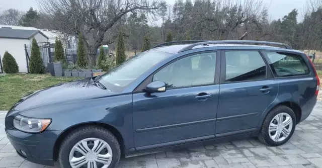 VOLVO V50 