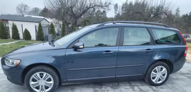 VOLVO V50 