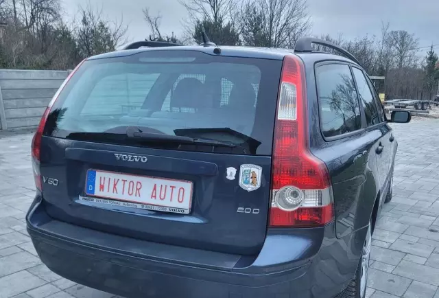 VOLVO V50 